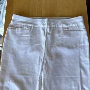 NWT Chico’s So Slimming in White